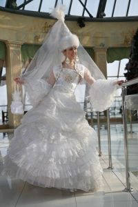 Белое нарядное свадебное платье