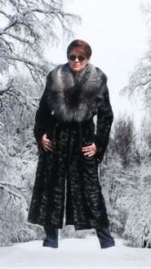 Пальто с воротников из лисы "Чернобурка"